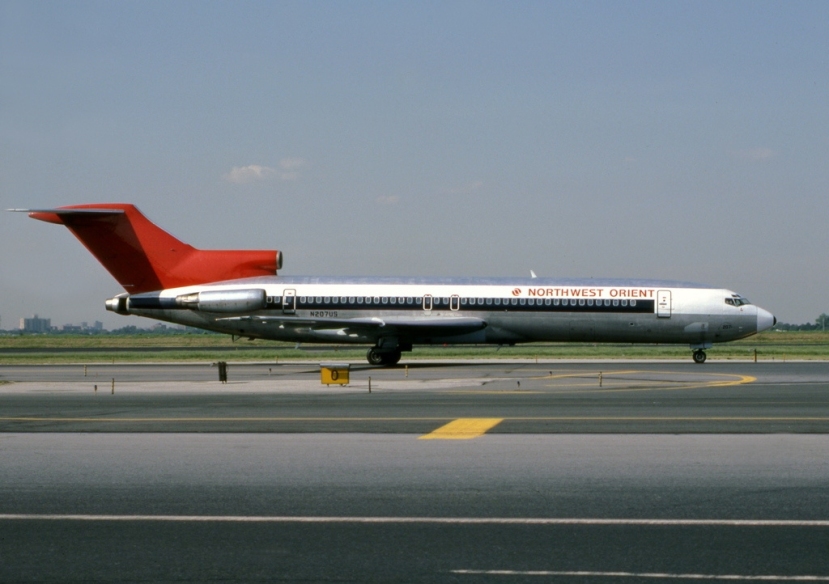 Boeing_727-2B7,_Northwest_Orient_Airlines_JP5964373.jpg